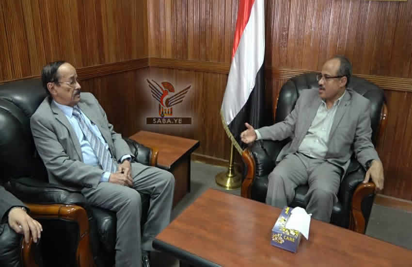 رئيس مجلس الشورى وعدد من أعضاء المجلس يسلّمون إقرارات الذمة المالية