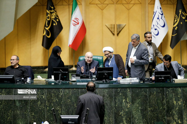 البرلمان الإيراني يقر تطبيق قانون الحشمة والحجاب (تجريبيا) لمدة 3 سنوات