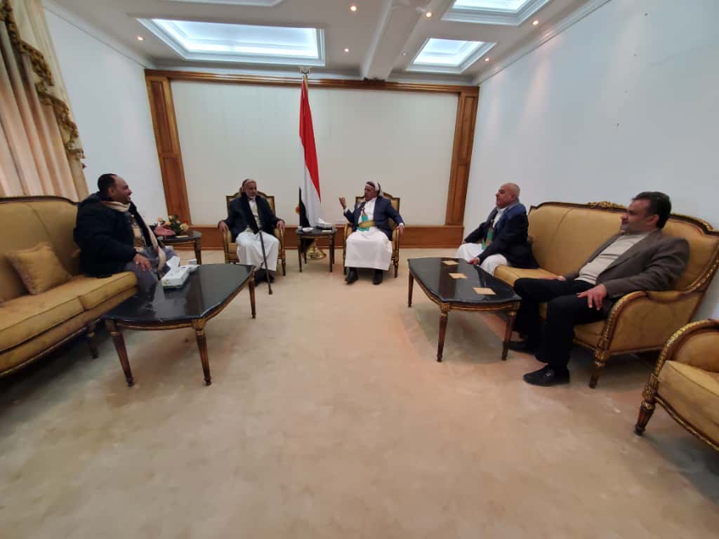 رئيس مجلس النواب يلتقي القائم بأعمال رئيس حكومة التغيير والبناء ..