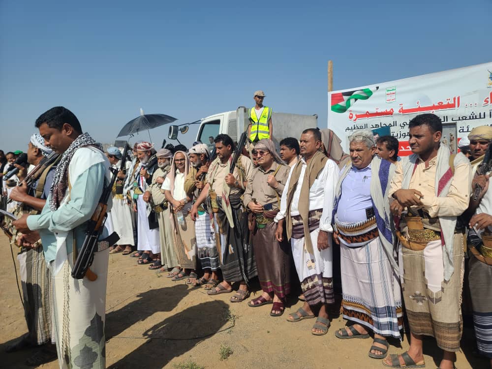 وقفة لقبائل المديريات الشرقية بالحديدة وفاءً للشهداء وتأكيدًا على استمرار التعبئة بحضور اعضاء مجلس النواب عمر وقاصره ومزرية 