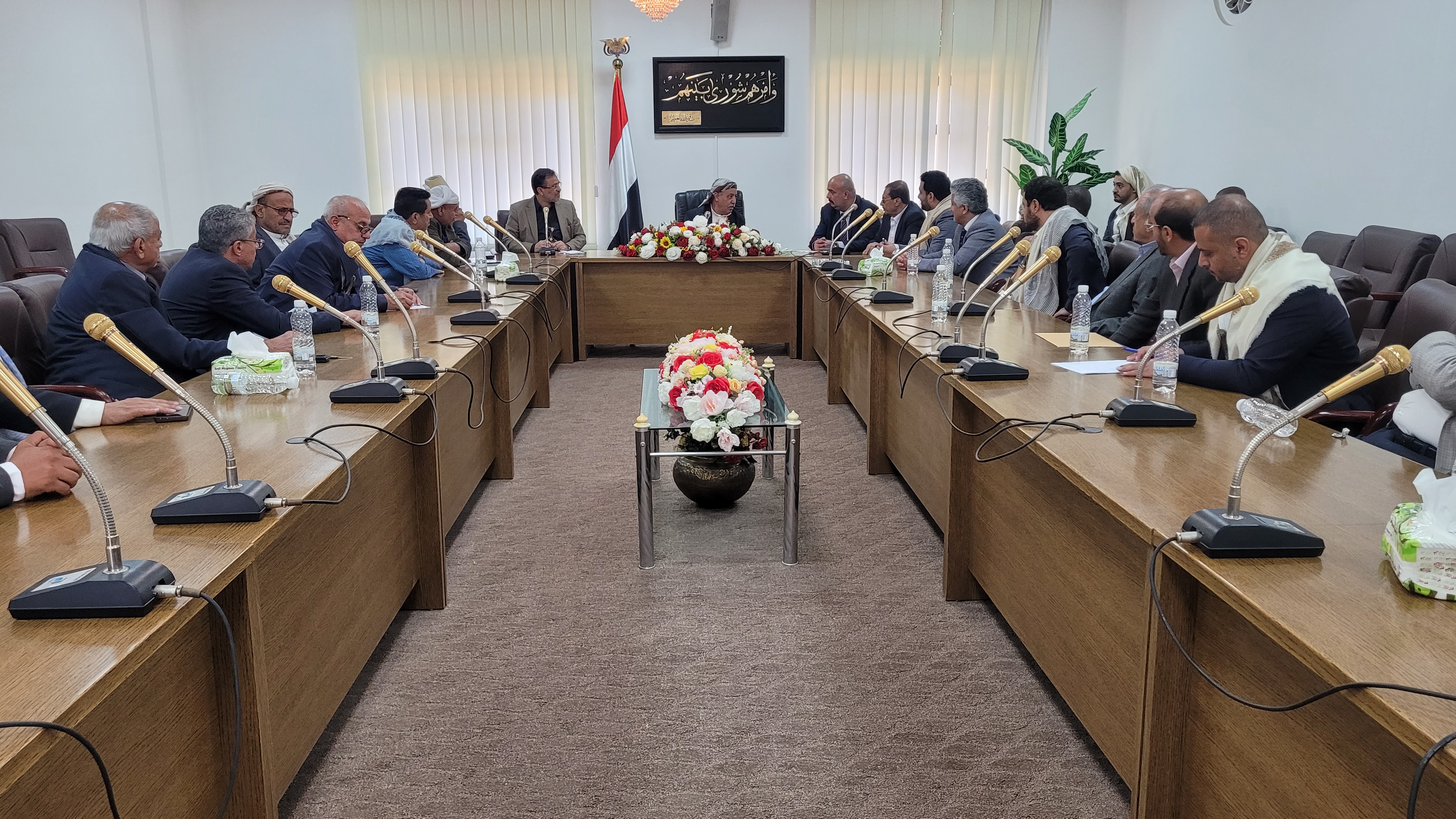 رئيس مجلس النواب  يلتقي نائب رئيس الاتحاد العام للغرف التجارية الصناعية، ورئيس الغرفة التجارية  وعدد من ممثلي البيوت التجارية..