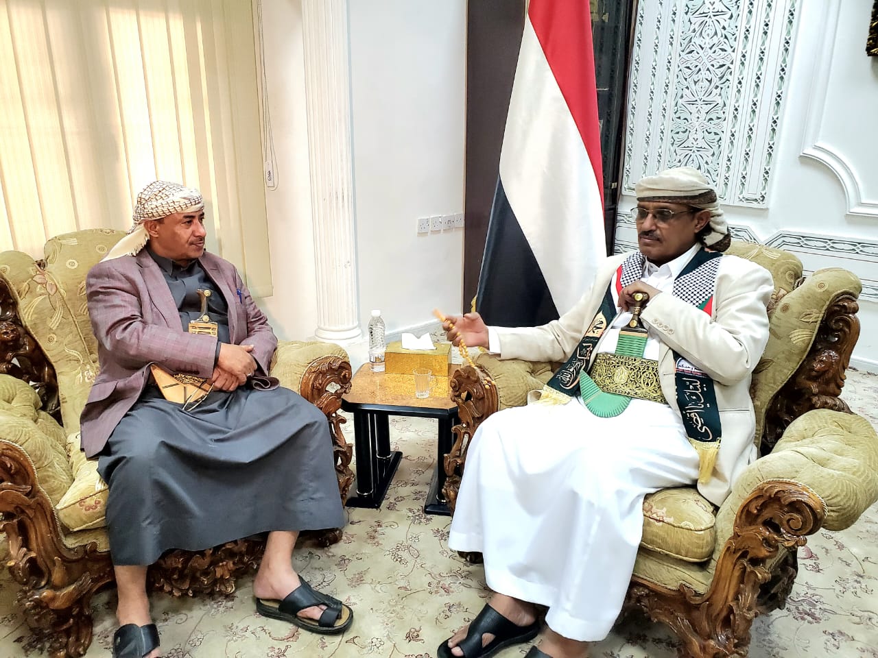 عضو المجلس السياسي الأعلى السامعي يلتقي نائب رئيس مجلس النواب الجماعي