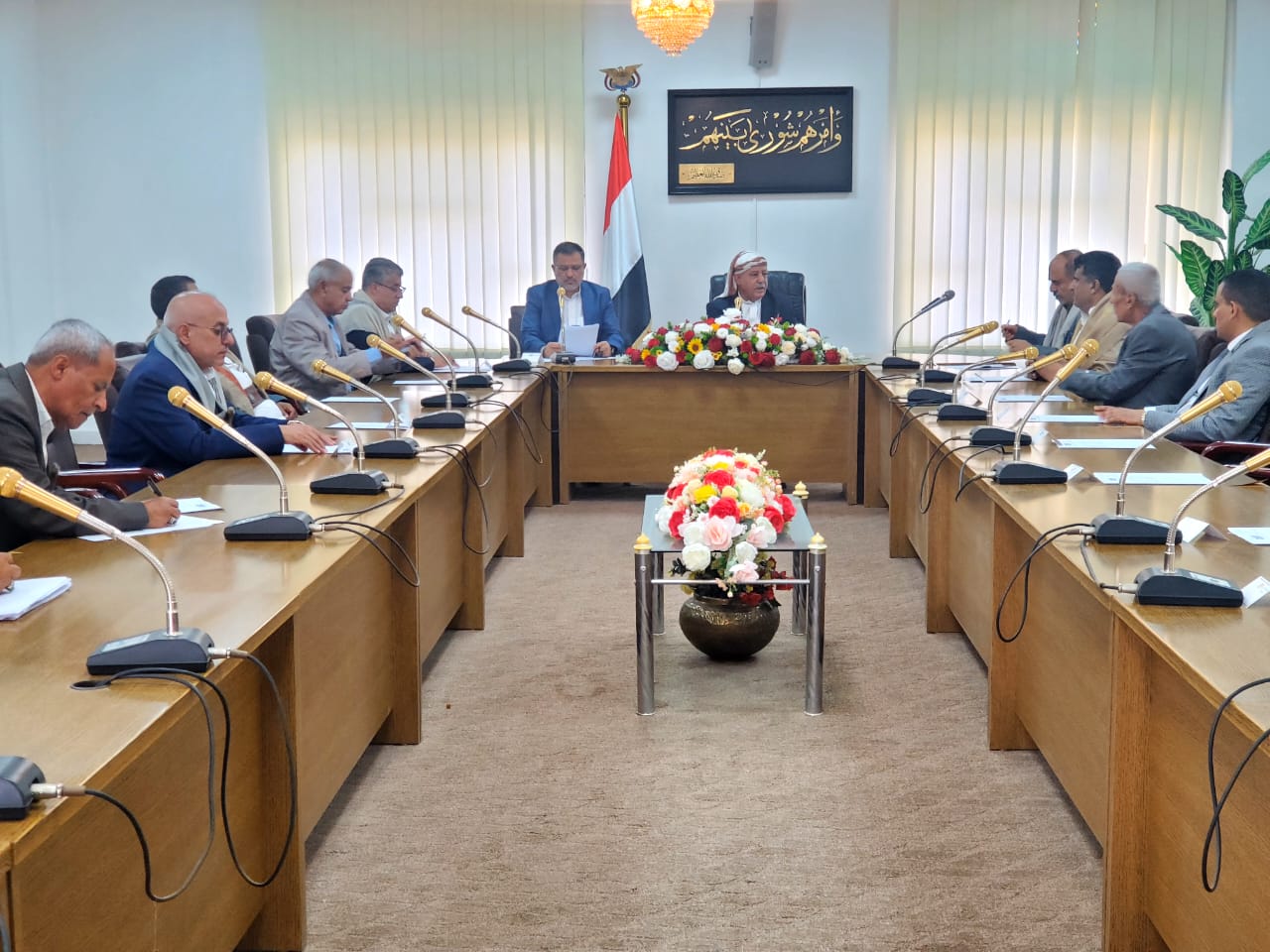 رئيس مجلس النواب يرأس اجتماعا مشتركًا لهيئة رئاسة مجلس النواب ولجنة السلطة المحلية بحضور محافظي المحافظات اليمنية المحتلة..